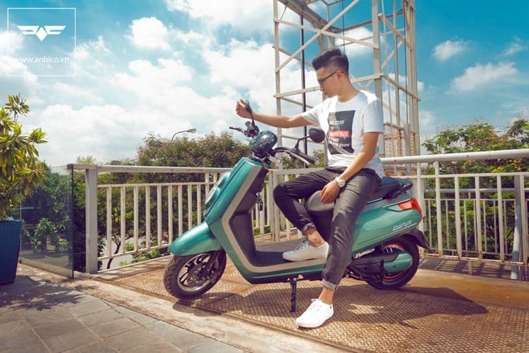 Cùng chiêm ngưỡng mẫu xe điện Dina cổ điển mà đầy tinh tế